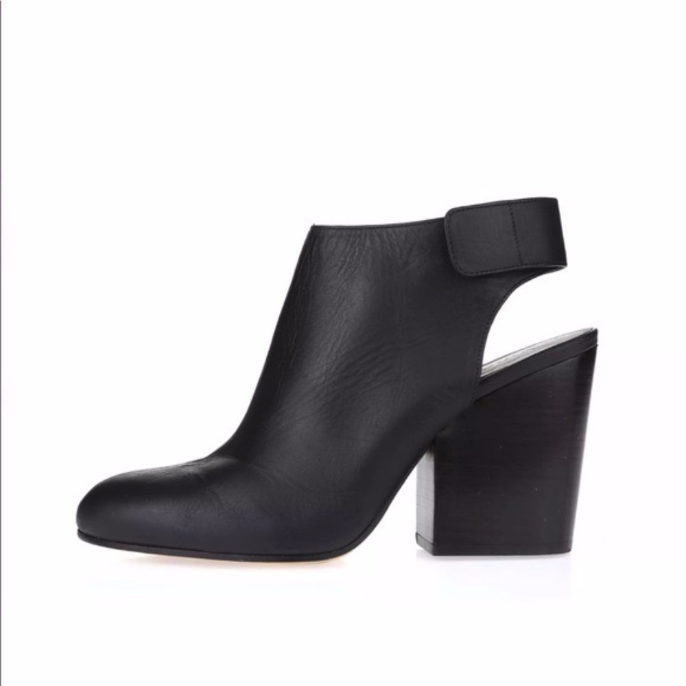 Vince Ingrid ankle booties